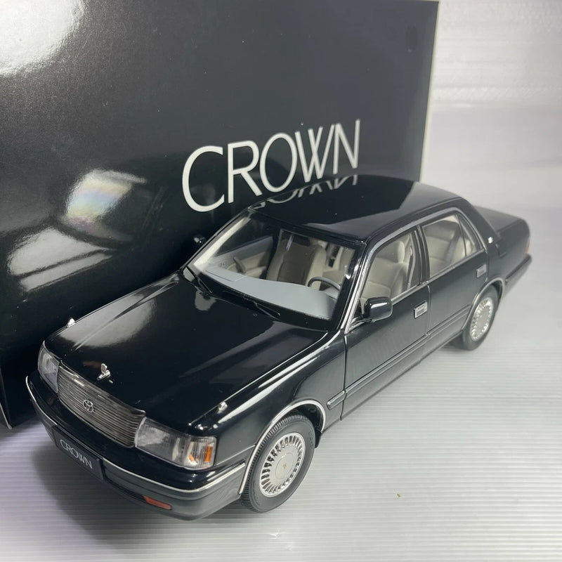 1/18 Kangfai Toyota Crown Black LHD Diecast KF027-1