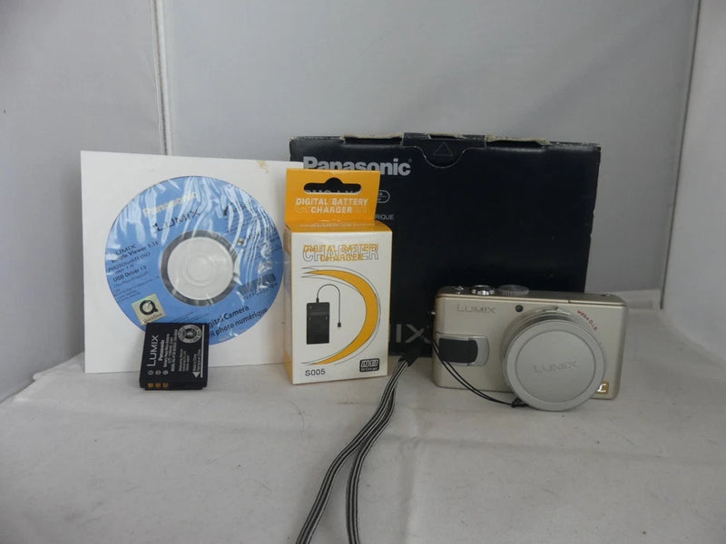 Panasonic LUMIX DMC-LX1 8.4MP Compact Camera Black 4x Zoom w/ Charger & Box.