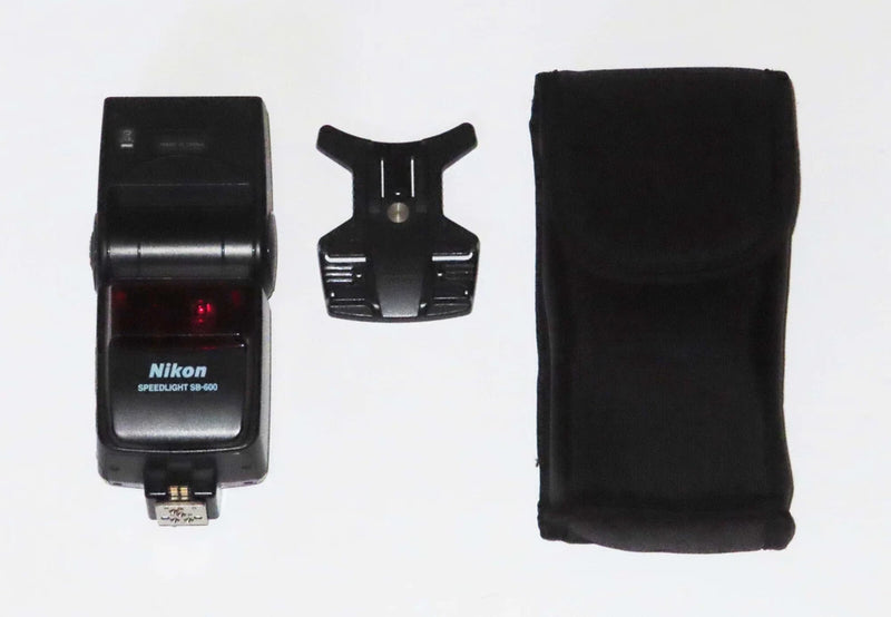 Nikon SB-600 Speedlight Flash For Nikon SLR and DSLR Cameras With Case & Stand
