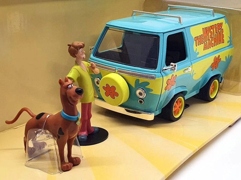 1/24 scale Mystery Machine model car with Scooby and Shaggy figures, blue van