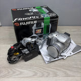 Fujifilm FinePix S3500 4.0mp Digital Bridge Camera, Silver With Box & Accessorys
