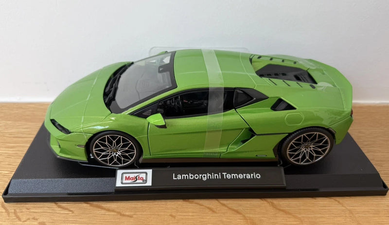 Maisto 1:18 green Lamborghini Temerario die-cast model car on display base