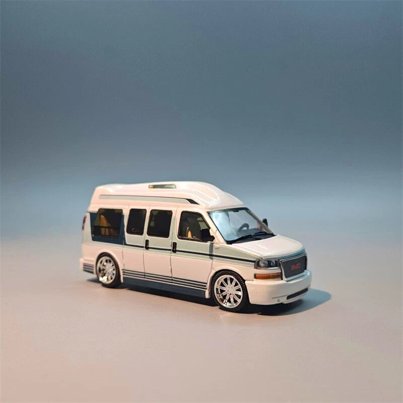 GOC 1:64 GMC SAVANA Vintage trend RV white Diecast Model Car