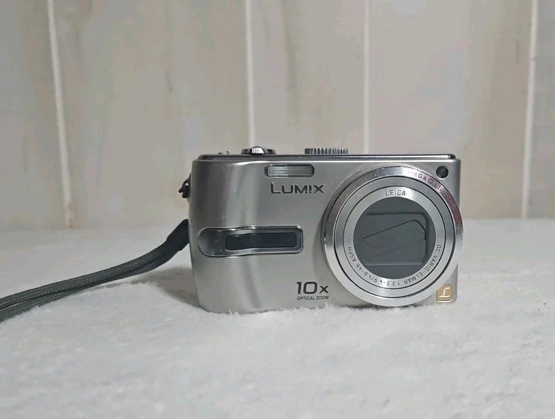 Panasonic LUMIX DMC-TZ3 7.2MP Digital Camera Silver W Battery No Charger Works