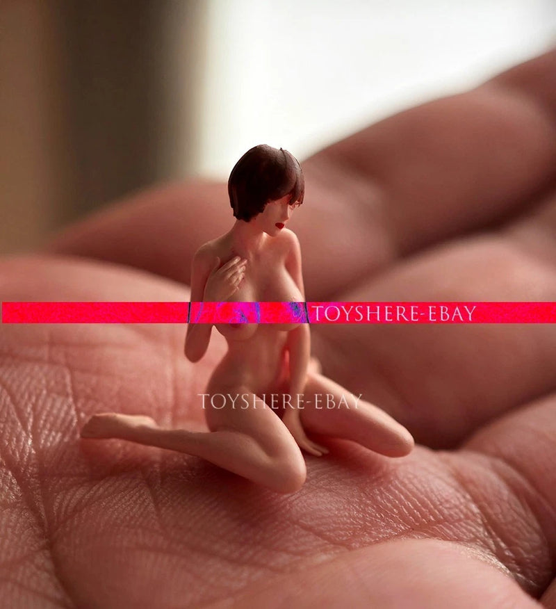 1/43 1/64 1/87 Miniature Sexy Kneeling Girl Scene Figure For Car Vehicle Doll