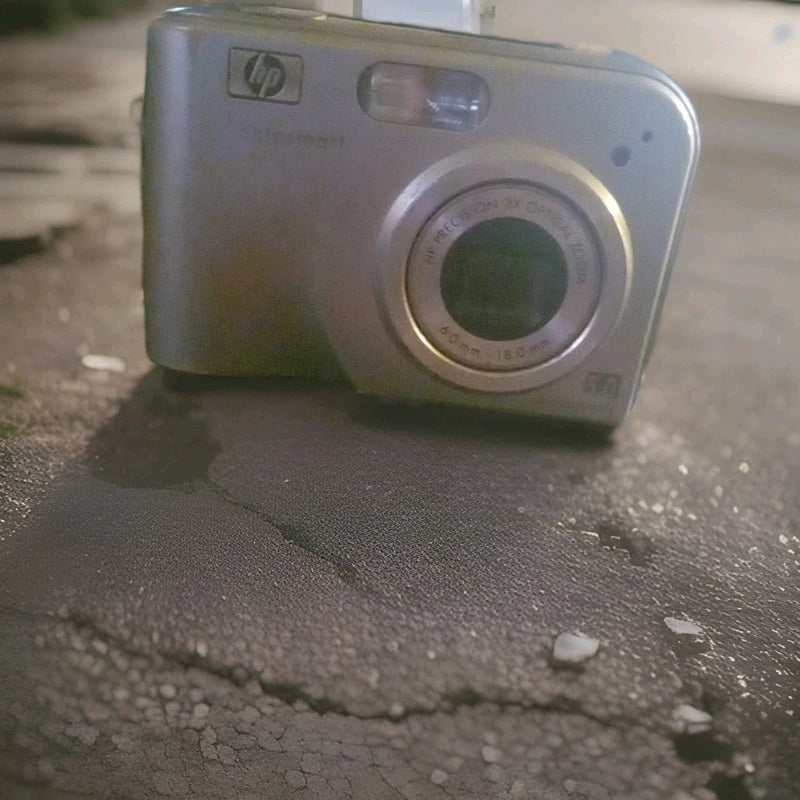 HP PhotoSmart M425 M425 5.0MP Point and Shoot Digital Camera